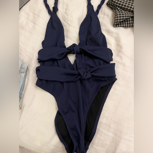 One piece with twist straps. Plunge neckline, scoop back, cinched waist detail. - Picture 1 of 5